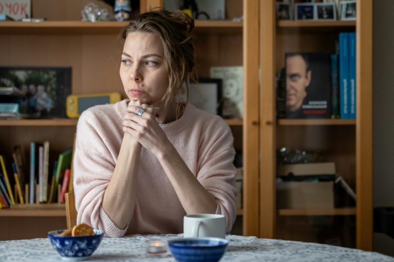 L'opposante russe Khelga Pirogova lors d'un entretien avec l'AFP à son domicile à Vilnius, en Lituanie, le 3 février 2026.