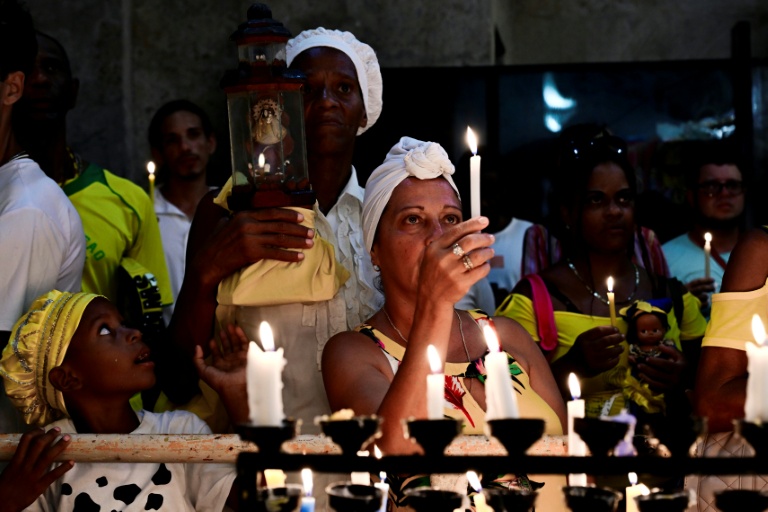 Des Cubains participent à une messe en l'honneur de la Vierge de la Charité, connue sous le nom de Oshun dans la religion afro-cubaine, à La Havane, le 8 septembre 2026