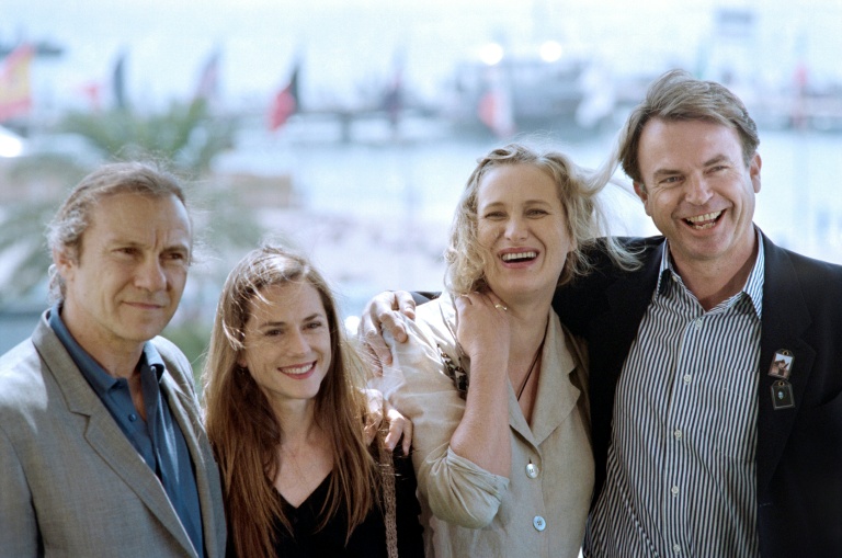 La réalisatrice néo-zélandaise Jane Campion (2e d) et les acteurs (g-d) Harvey Keitel, Holly Hunter et Sam Neill, lors d'une séance photo pour le film 