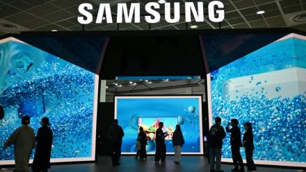 Le stand de Samsung Electronics lors d'un salon au centre de congrès et d'exposition COEX de Séoul, le 22 octobre 2025