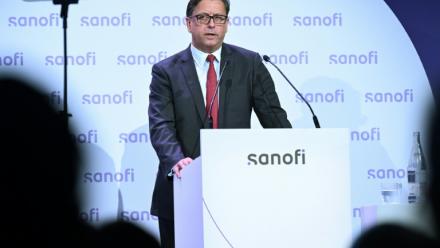 Le directeur général du géant pharmaceutique français Sanofi, Paul Hudson, le 30 avril 2024 à Paris