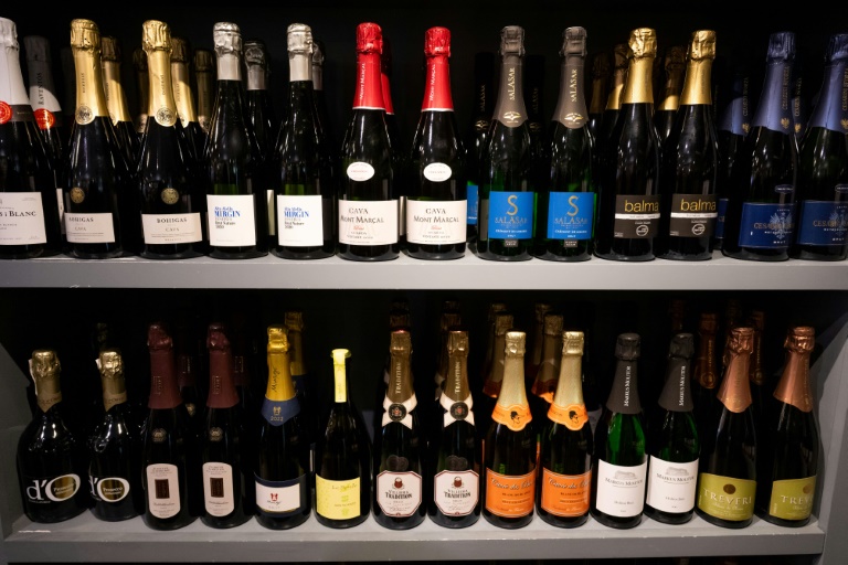 Des bouteilles de vin dans une boutique à Washington, le 19 août 2025