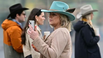 Une fan de musique country participe au festival Country to Country (C2C), le 13 mars 2026 à Londres