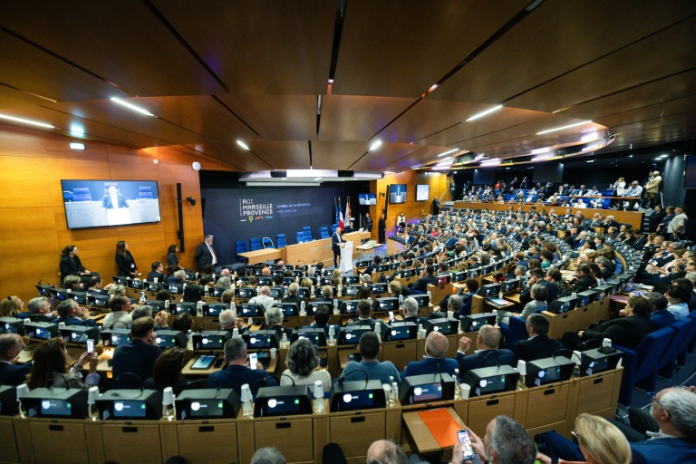 Nicolas Isnard, à la tribune, lors de son élection à la tête de la métropole Aix-Marseille-Provence le 7 avril 2026