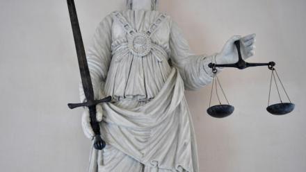 Le tribunal correctionnel de Marseille a condamné l'élu municipal PS Sébastien Jibrayel et trois autres hommes pour avoir roué de coups des militants LFI le 18 janvier 2025 