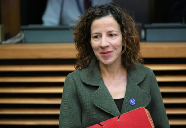 La commissaire européenne aux Affaires sociales Roxana Minzatu annonce mardi des propositions pour faciliter la mobilité des travailleurs dans l'Union européenne, Strasbourg, le 15 septembre 2026