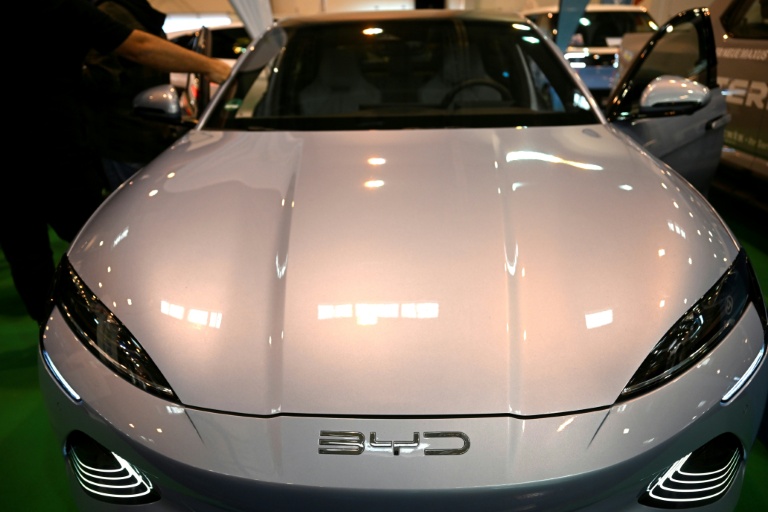 Des statistiques publiées en janvier ont montré que le chinois BYD a vendu en 2025, pour la première fois sur un an, davantage de véhicules électriques que son rival américain Tesla, devenant le premier constructeur de ces voitures au monde