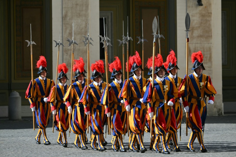 Des membres de la Garde suisse, le 27 mai 2026 au Vatican 