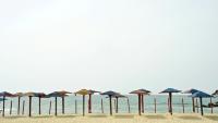 Une plage vide à Caraballeda, au Venezuela, dans l'Etat de La Guaira dévasté par un double séisme, le 10 juillet 2026