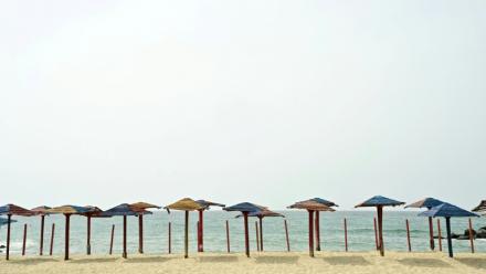 Une plage vide à Caraballeda, au Venezuela, dans l'Etat de La Guaira dévasté par un double séisme, le 10 juillet 2026
