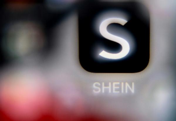 Deux ans et demi après son dépôt, le Parlement devrait définitivement adopter lundi une proposition de loi visant à enrayer l'essor de la mode éphémère, incarnée par le géant asiatique Shein