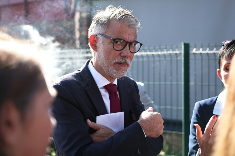 Le premier secrétaire du PS Olivier Faure en visite dans une école primaire à Savigny-le-Temple, en Seine-et-Marne, le 1er septembre 2026