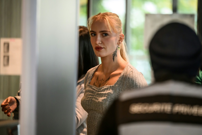 L'influenceuse Mila Orriols le 21 octobre 2025, au tribunal de Lyon