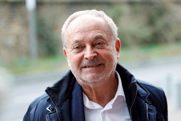 Le sénateur Joël Guerriau quitte le tribunal de Paris après une confrontation avec la députée Sandrine Josso, le 6 novembre 2024