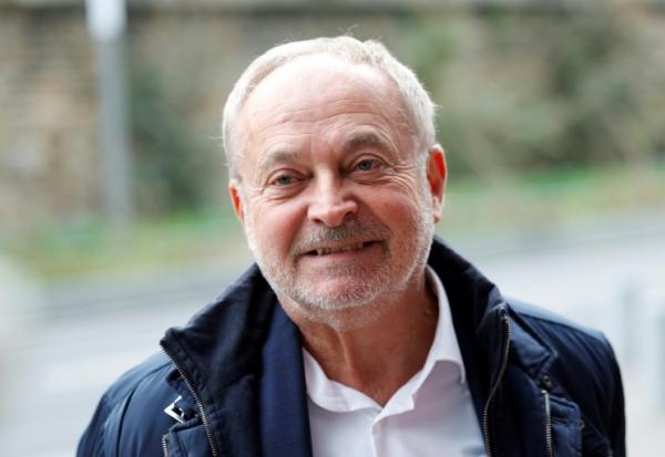 Le sénateur Joël Guerriau quitte le tribunal de Paris après une confrontation avec la députée Sandrine Josso, le 6 novembre 2024