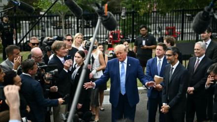Le président américain Donald Trump s'adresse à la presse entouré par les grands patrons de l'IA, le 29 septembre 2026 à la Maison Blanche, à Washington