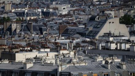 Les toits en zinc de Paris, le 26 juin 2026 lors d'un épisode de fortes chaleurs