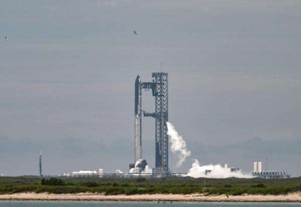La mégafusée Starship de SpaceX sur la rampe de lancement de Starbase, au Texas, le 24 août 2025