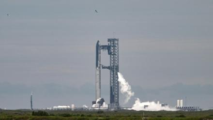 La mégafusée Starship de SpaceX sur la rampe de lancement de Starbase, au Texas, le 24 août 2025