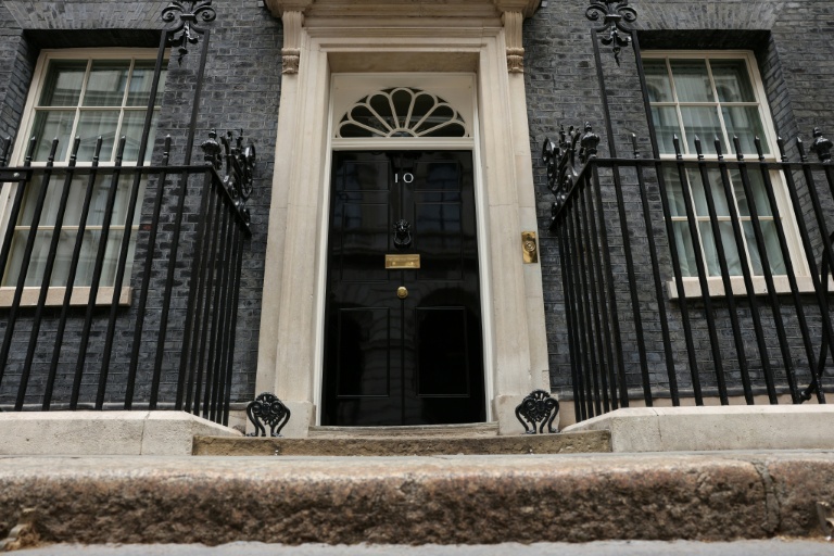 La porte du 10 Downing Street à Londres, résidence officielle et lieu de travail du Premier ministre du Royaume-Uni, le 21 juin 2026