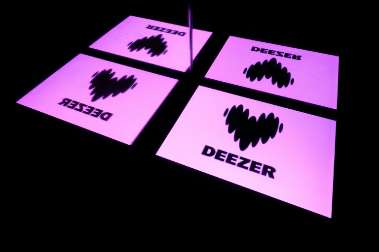 Depuis jeudi, quelques clics suffisent aux utilisateurs des services de streaming pour savoir si des morceaux 100% IA se cachent dans leur playlist, un outil gratuit lancé par la plate-forme Deezer.
