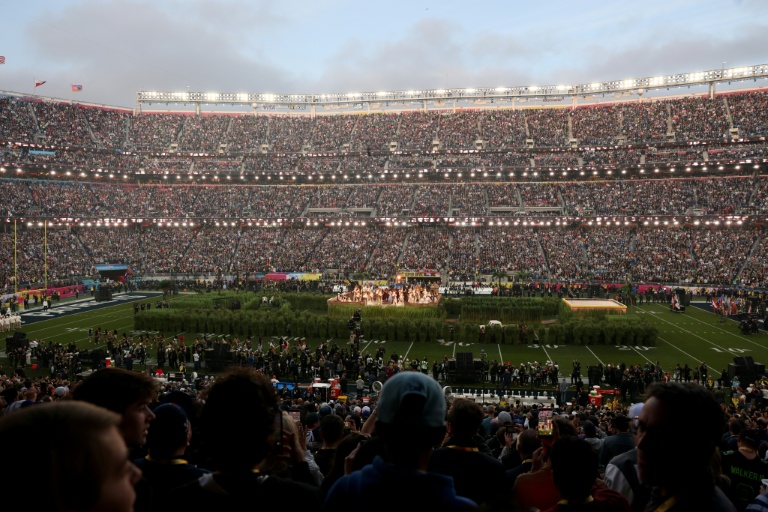 Spectacle de Bad Bunny pendant la mi-temps du Super Bowl, le 8 février 2026 à Santa Clara, en Californie