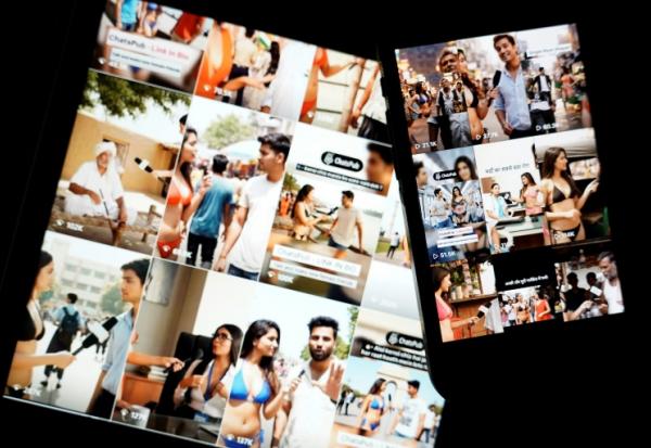 Photo d'illustration, le 14 juillet 2025 à Washington, montrant des images sur Internet et les réseaux sociaux de femmes en bikini, générées par l'IA, menant des interviews dans la rue
