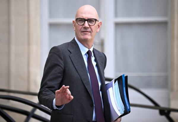 Le ministre de l'Économie Roland Lescure après le conseil des ministres à l'Élysée le 14 octobre