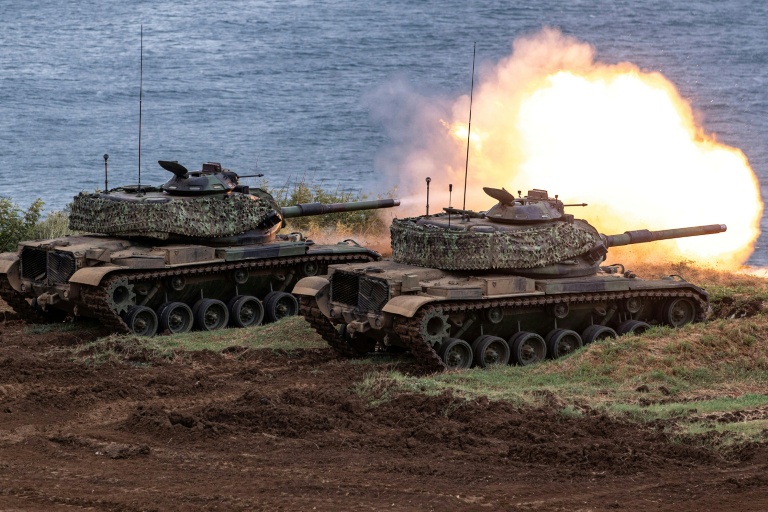 Photo diffusée par le ministère taïwanais de la Défense nationale, le 24 juillet 2024, montrant des chars M60A3 de fabrication américaine lors d'exercices militaires annuels sur les îles Penghu, à Taïwan
