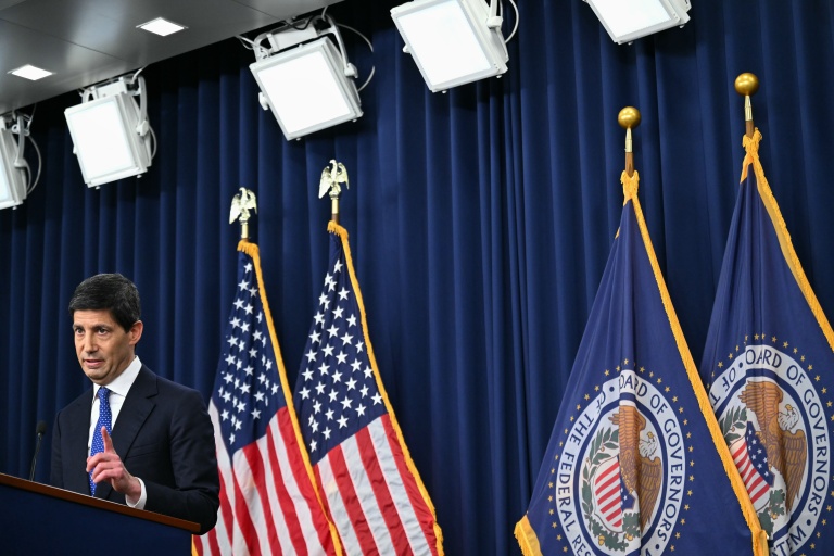 Le patron de la Fed, Kevin Warsh, donne une conférence de presse, le 16 septembre 2026 à Washington