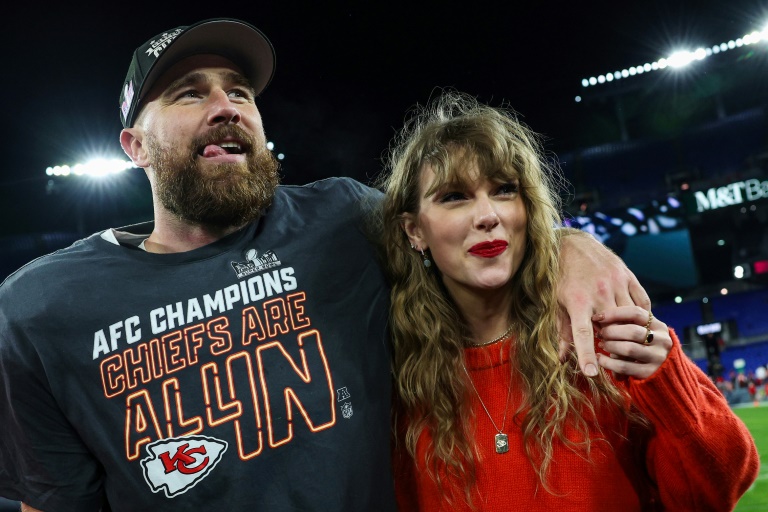 Travis Kelce et Taylor Swift au M&T Bank Stadium à Baltimore dans l'Etat américain du Maryland le 28 janvier 2024