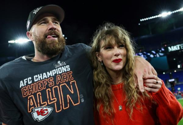 Travis Kelce et Taylor Swift au M&T Bank Stadium à Baltimore dans l'Etat américain du Maryland le 28 janvier 2024