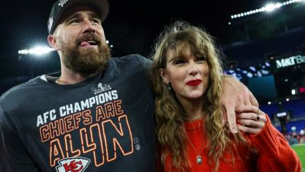 Travis Kelce et Taylor Swift au M&T Bank Stadium à Baltimore dans l'Etat américain du Maryland le 28 janvier 2024