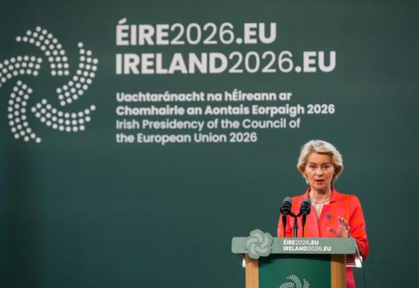 Les discussions visant à résoudre les tensions commerciales entre l'Union européenne et la Chine doivent parvenir à des résultats, sans quoi les 27 devront agir pour protéger leurs entreprises, a mis en garde vendredi la cheffe de l'exécutif européen Ursula von der Leyen