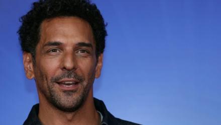 Tomer Sisley pose lors d'un photocall dans les locaux de TF1 à Boulogne-Billancourt, le 18 juin 2026