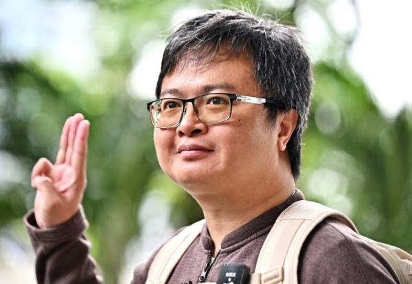 L'avocat Arnon Numpa à son arrivée devant un tribunal de Bangkok, le 26 septembre 2023