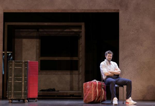 Alexis Michalik au Théâtre de la Renaissance, à Paris, le 19 janvier 2024