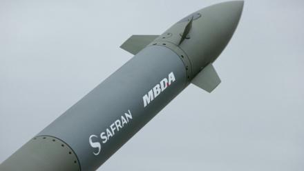 La roquette Thundart de Safran et MBDA présentée au salon du Bourget près de Paris, le 15 juin 2025