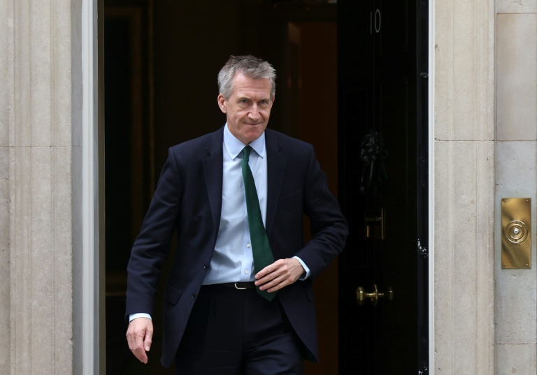 Le ministre britannique de la Défense Dan jarvis à la sortie du 10 Downing Street à Londres, le 12 juin 2026