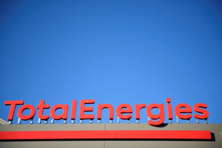 TotalEnergies a dévoilé jeudi un bénéfice net record de 8,3 milliards de dollars pour le troisième trimestre, contre 3,7 milliards de dollars sur la même période l'an passé