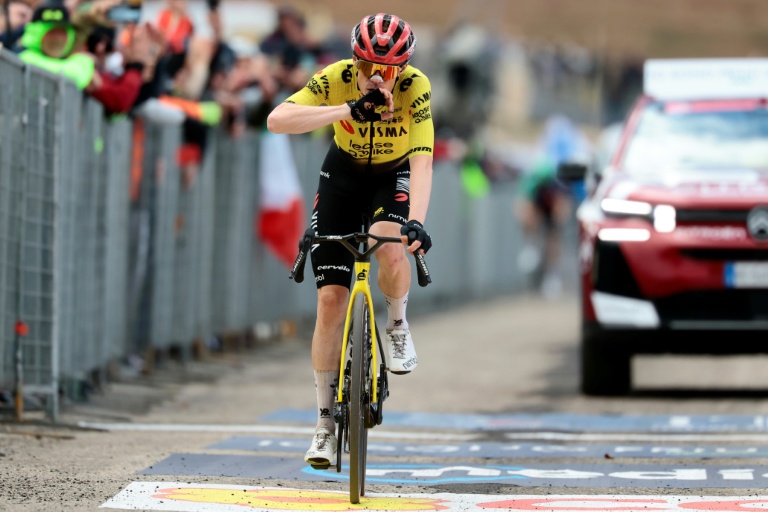 Le Danois Jonas Vingegaard vainqueur de la 7e étape du Tour d'Italie au sommet du Blockhaus, le 15 mai 2026