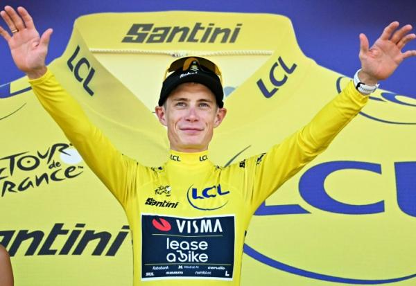 Le Danois Jonas Vingegaard premier maillot jaune de la 113e édition du Tour de France, le 4 juillet 2026 à Barcelone