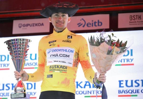 Le Français Paul Seixas, vainqueur du Tour du Pays basque, le 11 avril 2026 à Bergara