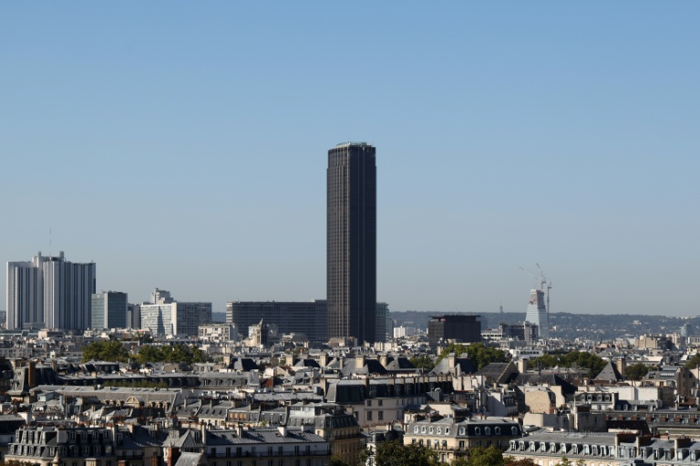 Photo de la tour Montparnasse prise le 19 septembre 2025 à Paris