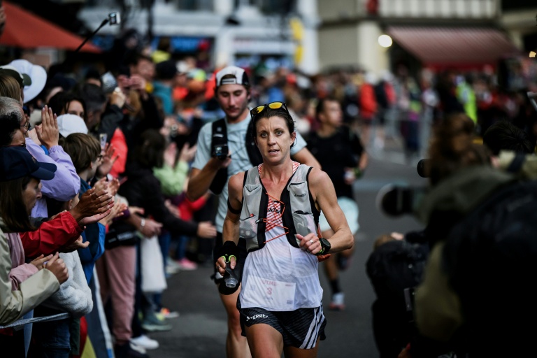 La Néo-Zélandaise Ruth Croft pendant l'Ultra trail du Mont Blanc (UTMB) entre la France, l'Italie et la Suisse le 29 août 2025