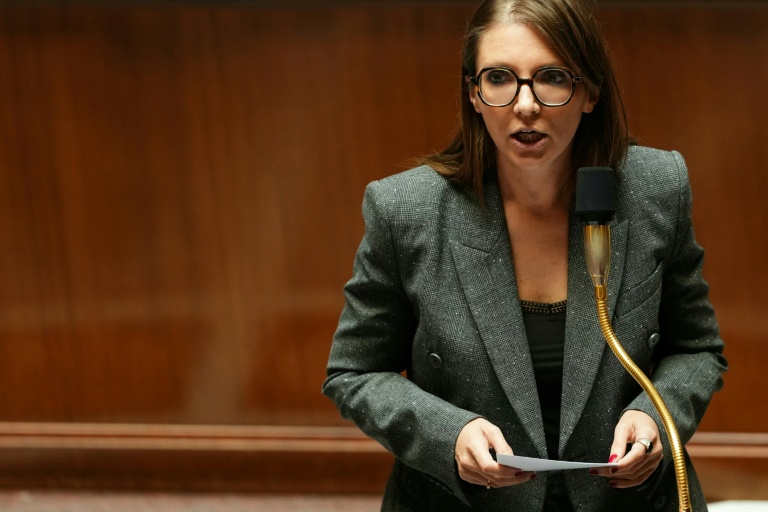 La ministre chargée de l'Egalité femmes-hommes, Aurore Berge, s'exprime lors d'une séance de questions au gouvernement à l'Assemblée nationale, à Paris, le 21 juillet 2026