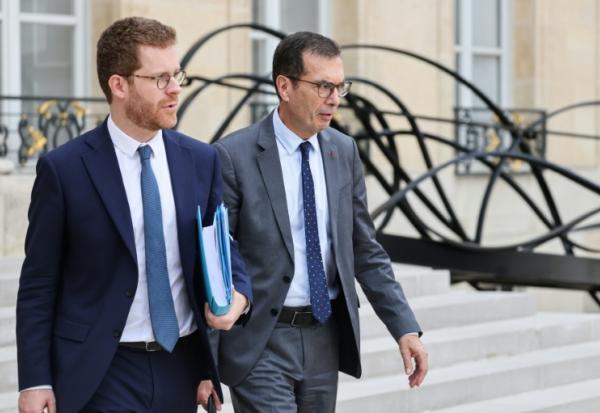 Le ministre des Comptes publics David Amiel et le ministre du Travail Jean-Pierre Farandou à la sortie du conseil des ministres le 10 septembre 2026