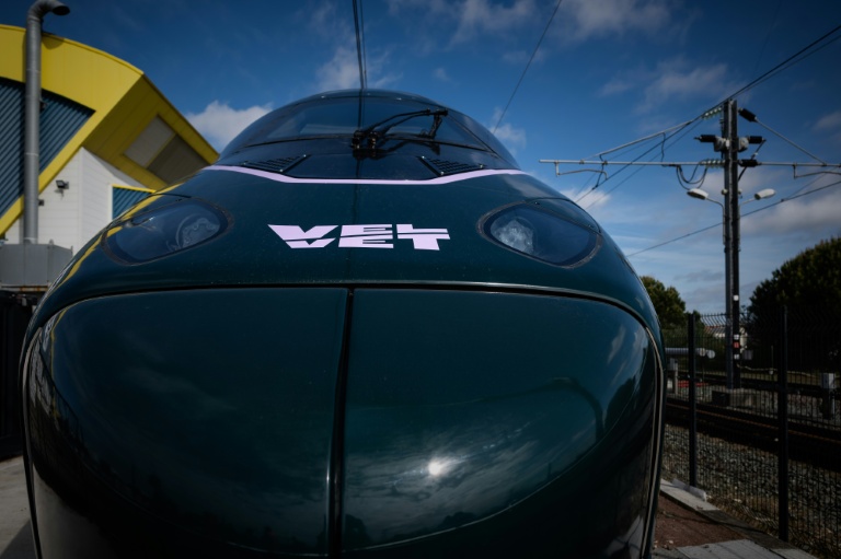 Le nez du train à grande vitesse Avelia Horizon construit pour l'opérateur ferroviaire Velvet, à l'usine Alstom d'Aytré, près de La Rochelle, le 16 avril 2026
