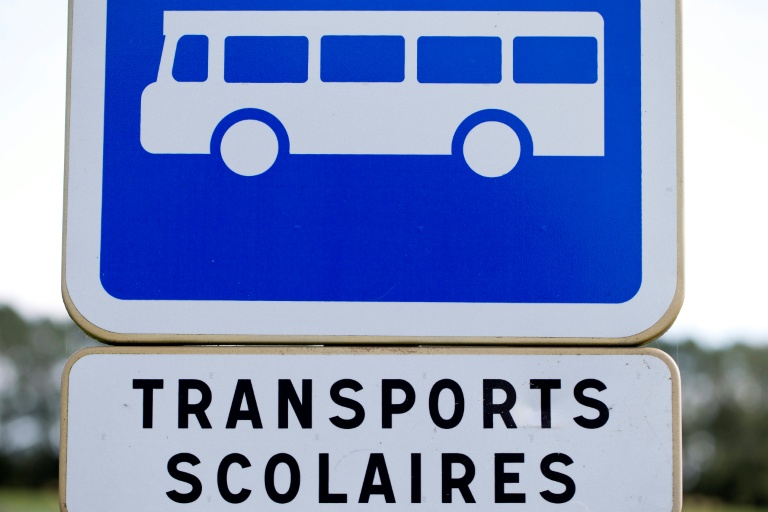 Pour augmenter la sécurité des transports scolaires, le texte renforce les dépistages de consommation de produits stupéfiants sur les conducteurs d'autocars