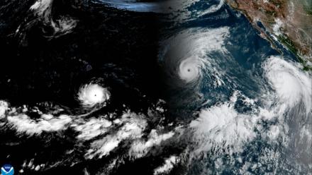 Vue satellite des trois ouragans Lowell, Karina et Marie au-dessus de l'océan Pacifique le 2 septembre 2026 (images de la NOAA, l'Agence américaine d'observation océanique et atmosphérique